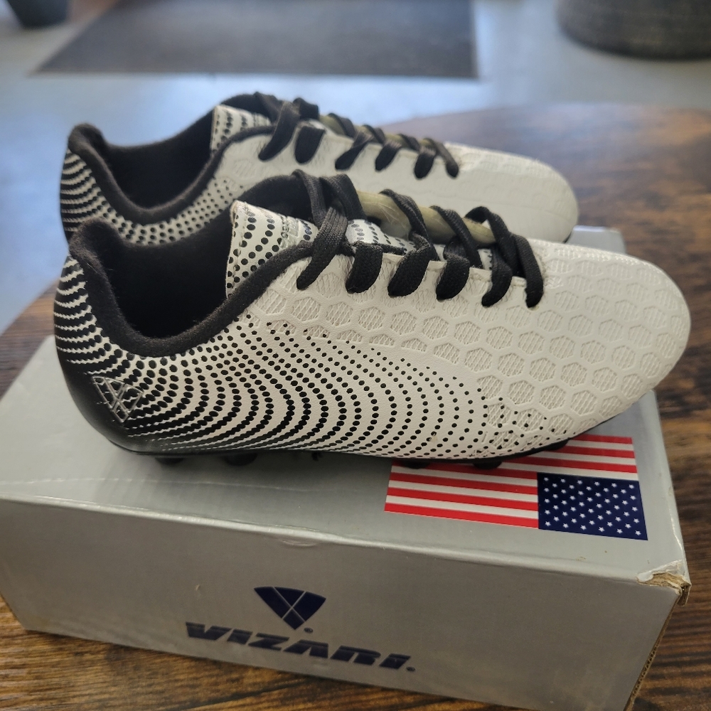 New Vizari Soccer Cleats Size 11 Youth